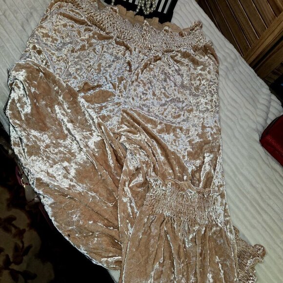 Boutique Velvet Joggers - Picture 1 of 3